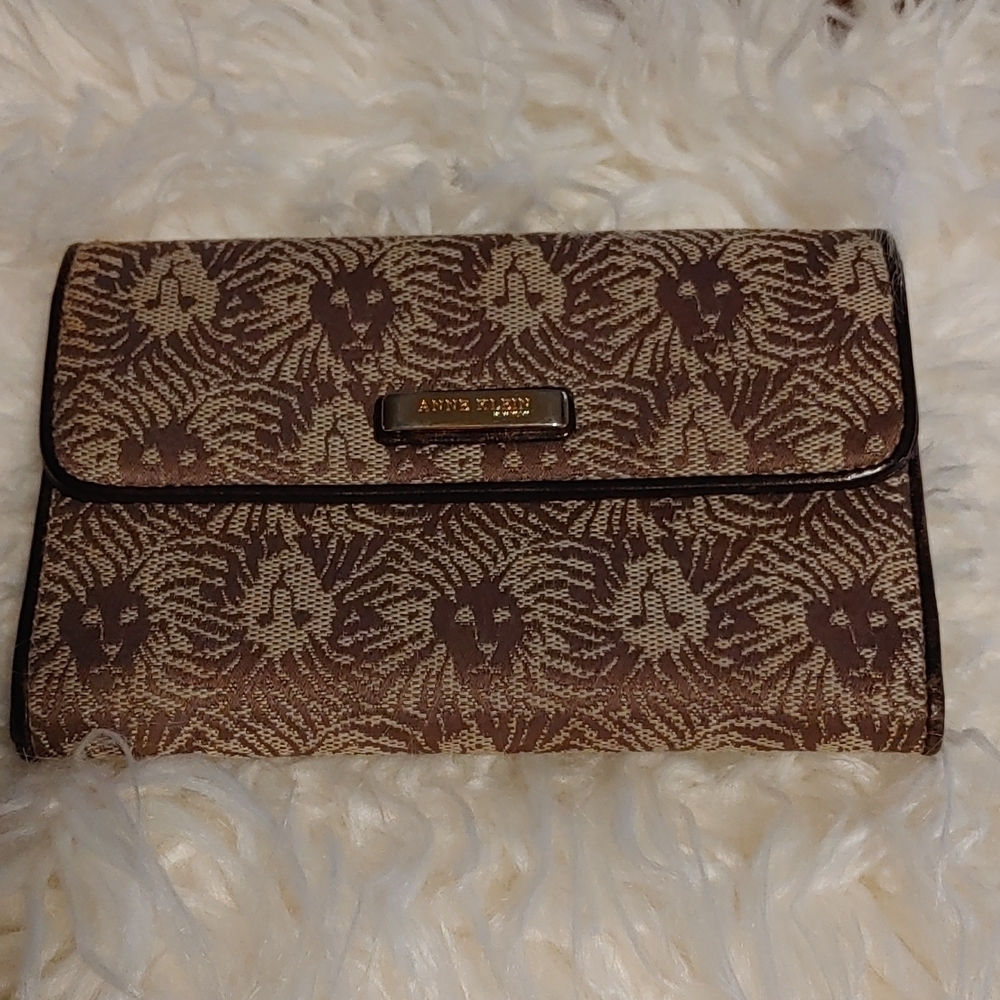 🍁Anne Klein Animal print Lion wallet